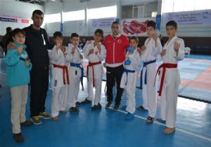 Karate Analig'de Erzurum damgası